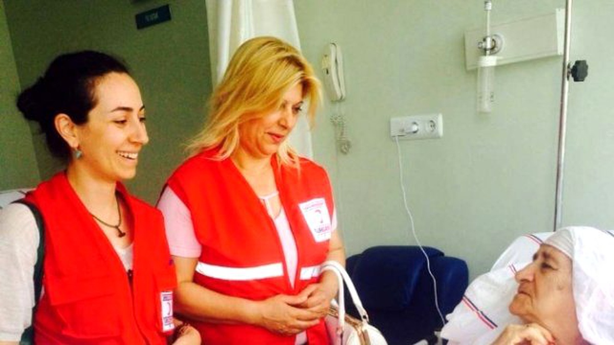 Kızılay Yaşlıları Ziyaret Etti Moral Verdi