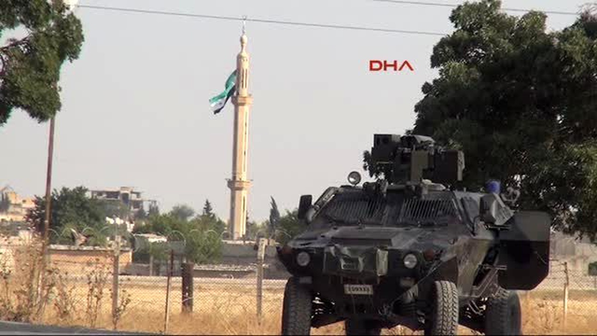 Minareye ÖŞO Flaması Asıldı