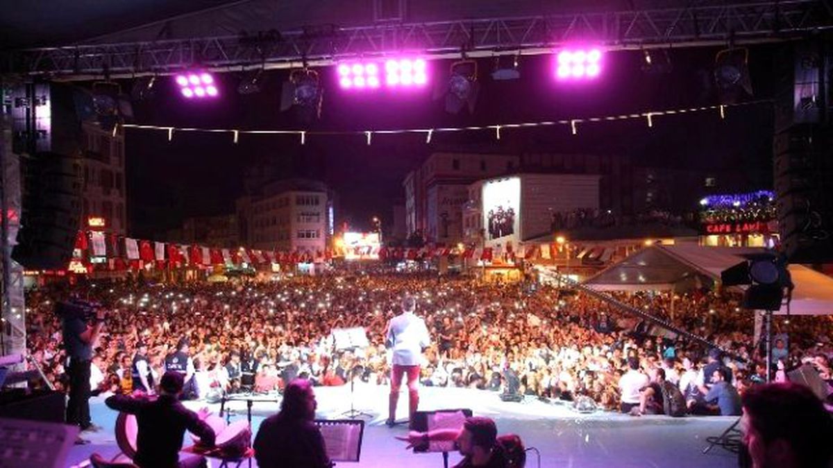 Mustafa Ceceli Coşturdu