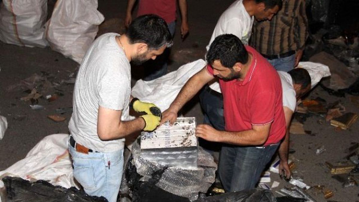 Polis Sabaha Kadar Zuladan 215 Bin Paket Kaçak Sigara Çıkarttı