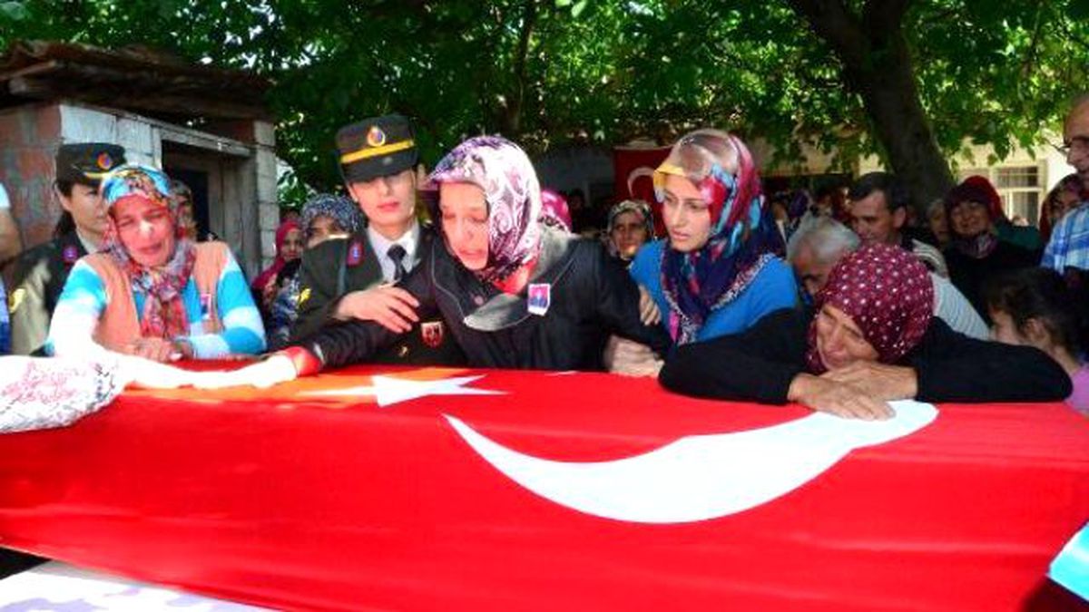 Şehit Astsubay Çanakkale\'de Toprağa Verildi
