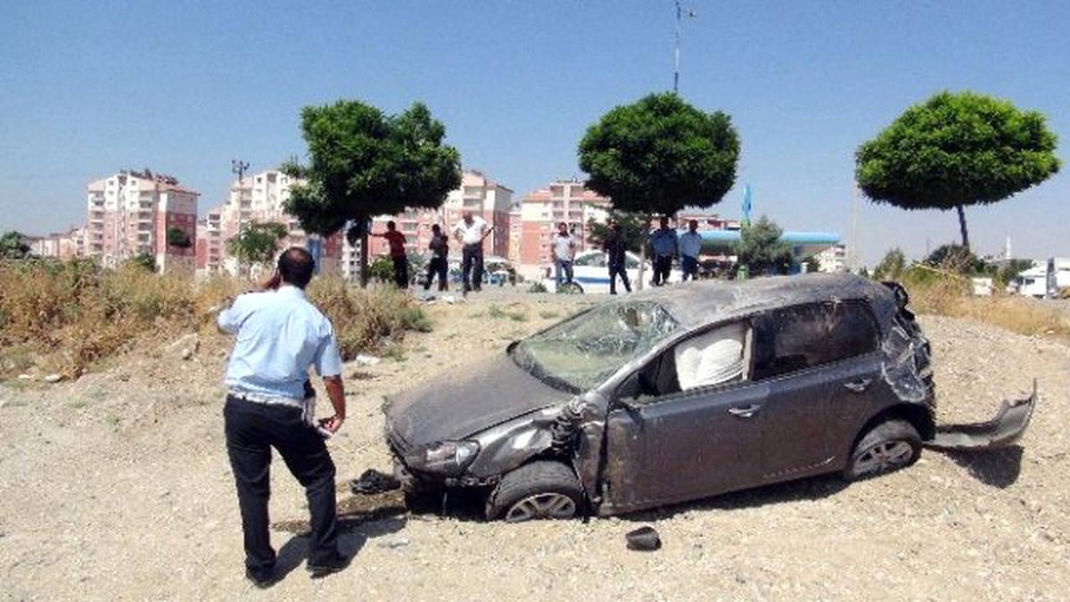 Sınava Yetişebilmek İçin Aşırı Hız Yapan Ehliyetsiz Sürücü Kaza Yaptı