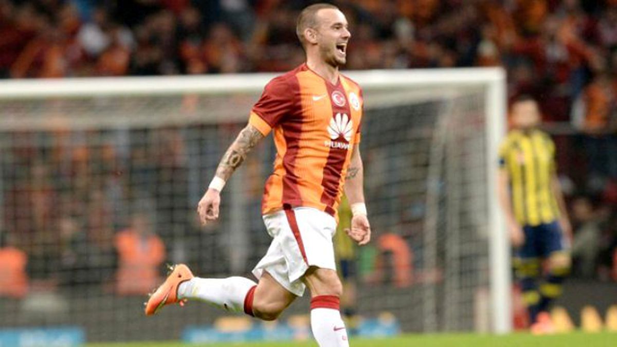 Sneijder'den Yönetime: Zam İstemem, Sözleşme 4 Yıllık Olsun