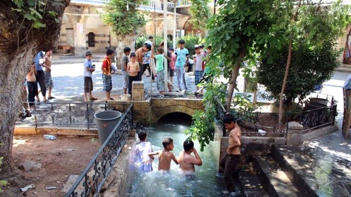 Tarihi Handa Çocukların Yüzme Keyfi