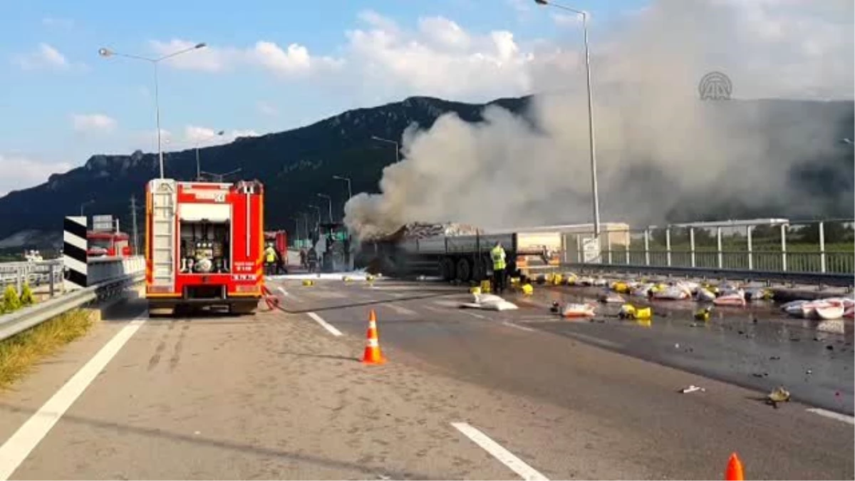 Bursa\'da Tır, Yolcu Otobüsüne Çarptı: 1 Ölü, 26 Yaralı