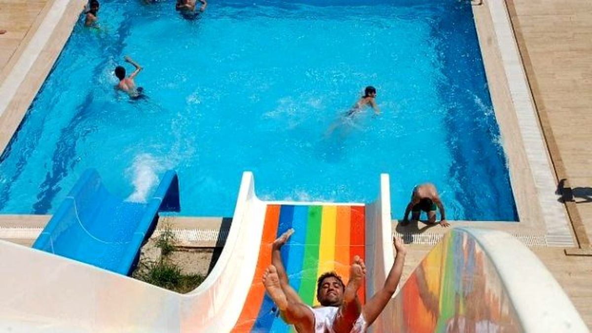 Vatandaşlar Ramazan Ayını Havuzlarda Serinleyerek Geçirmeye Çalışıyor