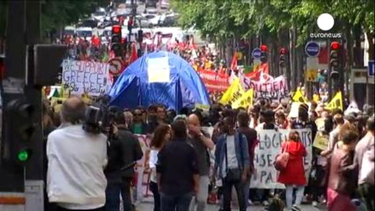 Zirve Öncesi Paris ve Berlin\'de Yunanistan\'a Destek Gösterisi Düzenlendi