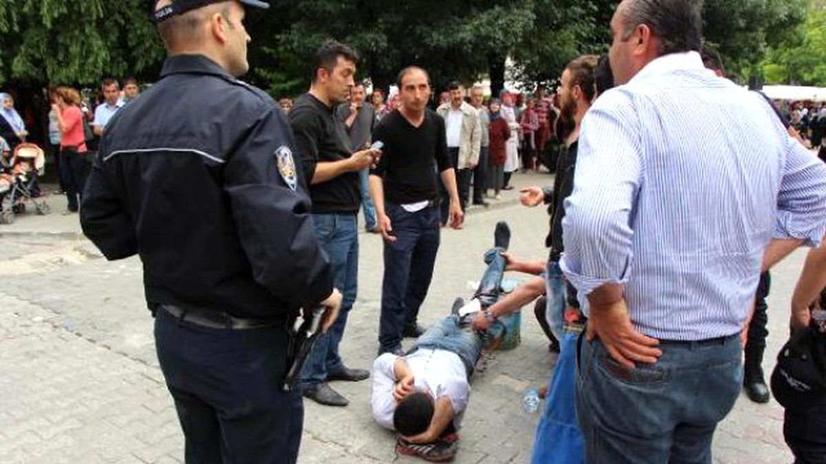 4 Gün Önce Bıçakla Saldıran Amcasının Oğlunu Bacağından Vurdu