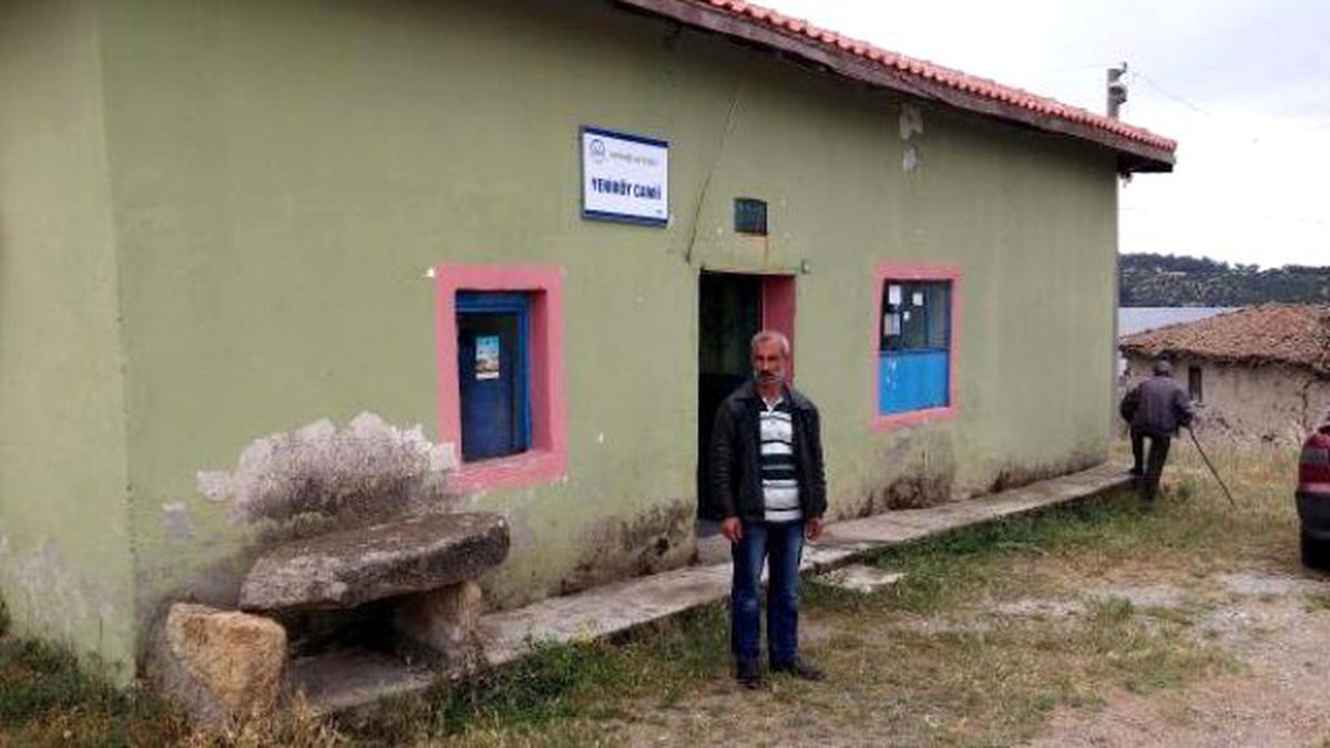 80 Yıllık Camiye Varilden Minare