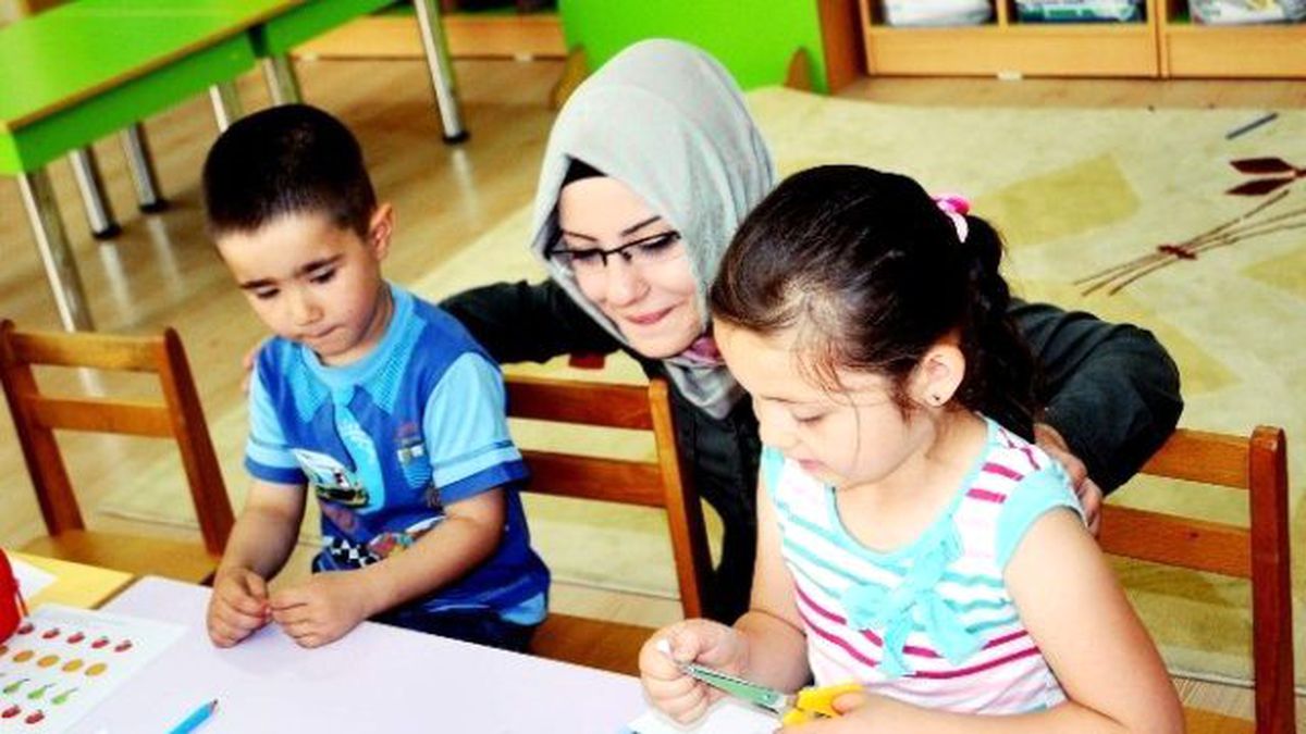 Adü\'lü Gençler Gönüllü Öğretmen Oldu