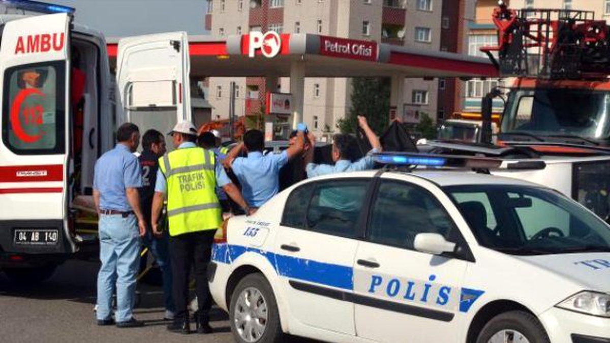 Ağrı\'da İki Otomobil Çarpıştı: 1 Ölü, 7 Yaralı