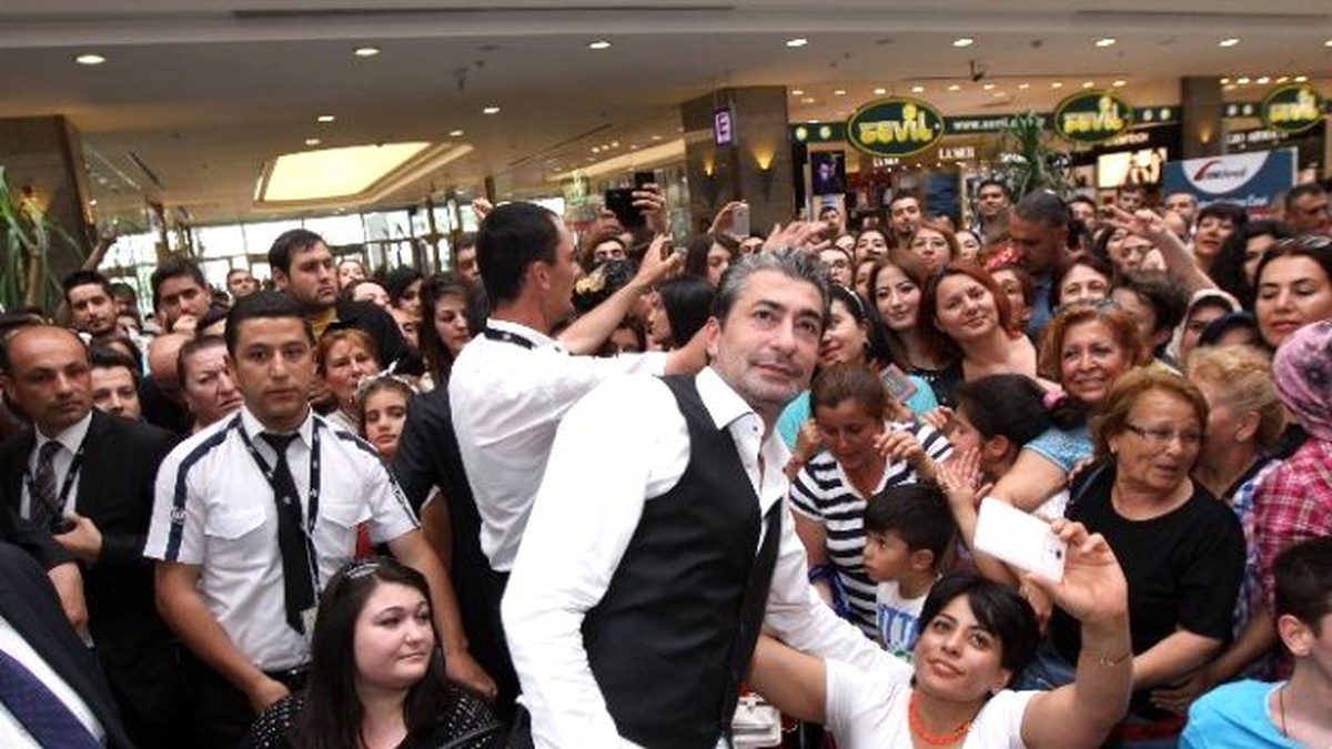 ANKAmall, Babalar Gününü Erkan Petekkaya ile Kutladı