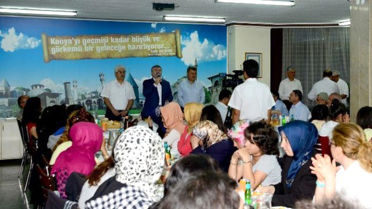 Başkan Akyürek, Huzurevi Sakinleri ve Çocuklarla İftar Yaptı