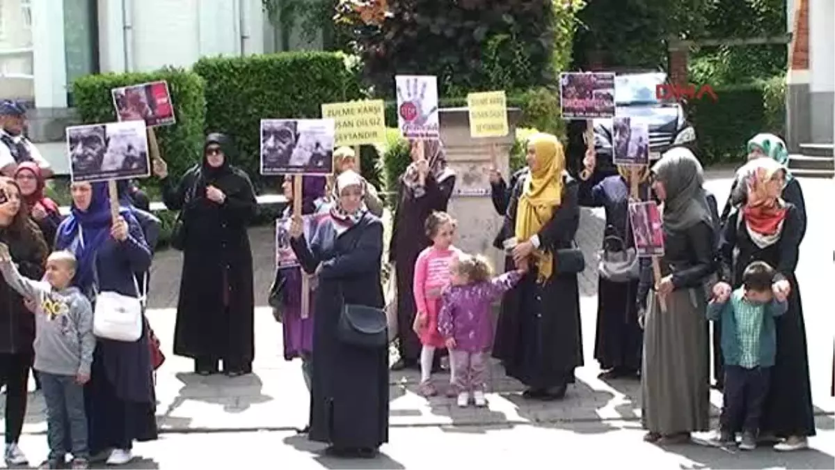 Brükse\'de Myanmar Konsolosluğu Önünde Protesto