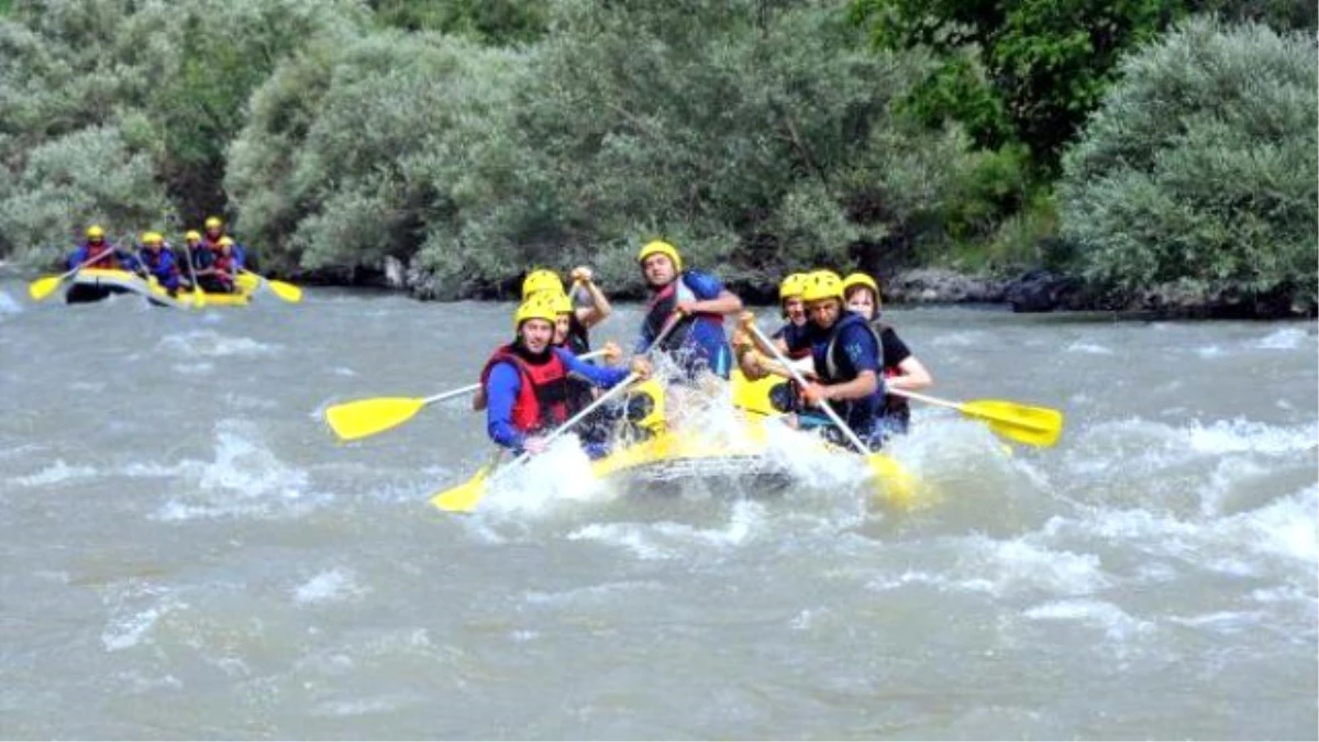 Çatak\'ta Rafting Heyecanı