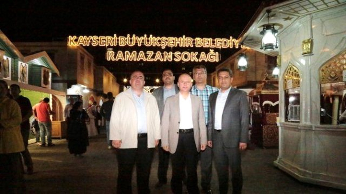 Çolakbayrakdar, "Ramazan Sokağı Renk Katıyor"