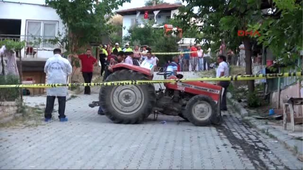 Denizli Devrilen Traktörün Altında Kalarak Öldü