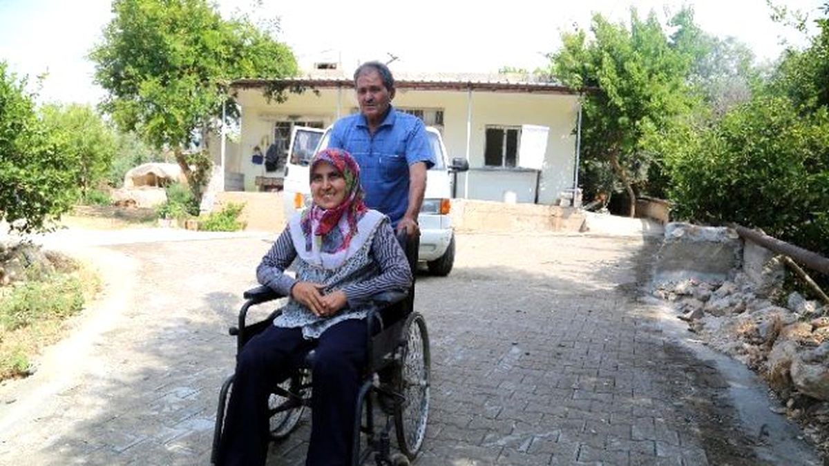 Erdemli Belediyesi, Engelli Vatandaş İçin Parke Yol Yaptı