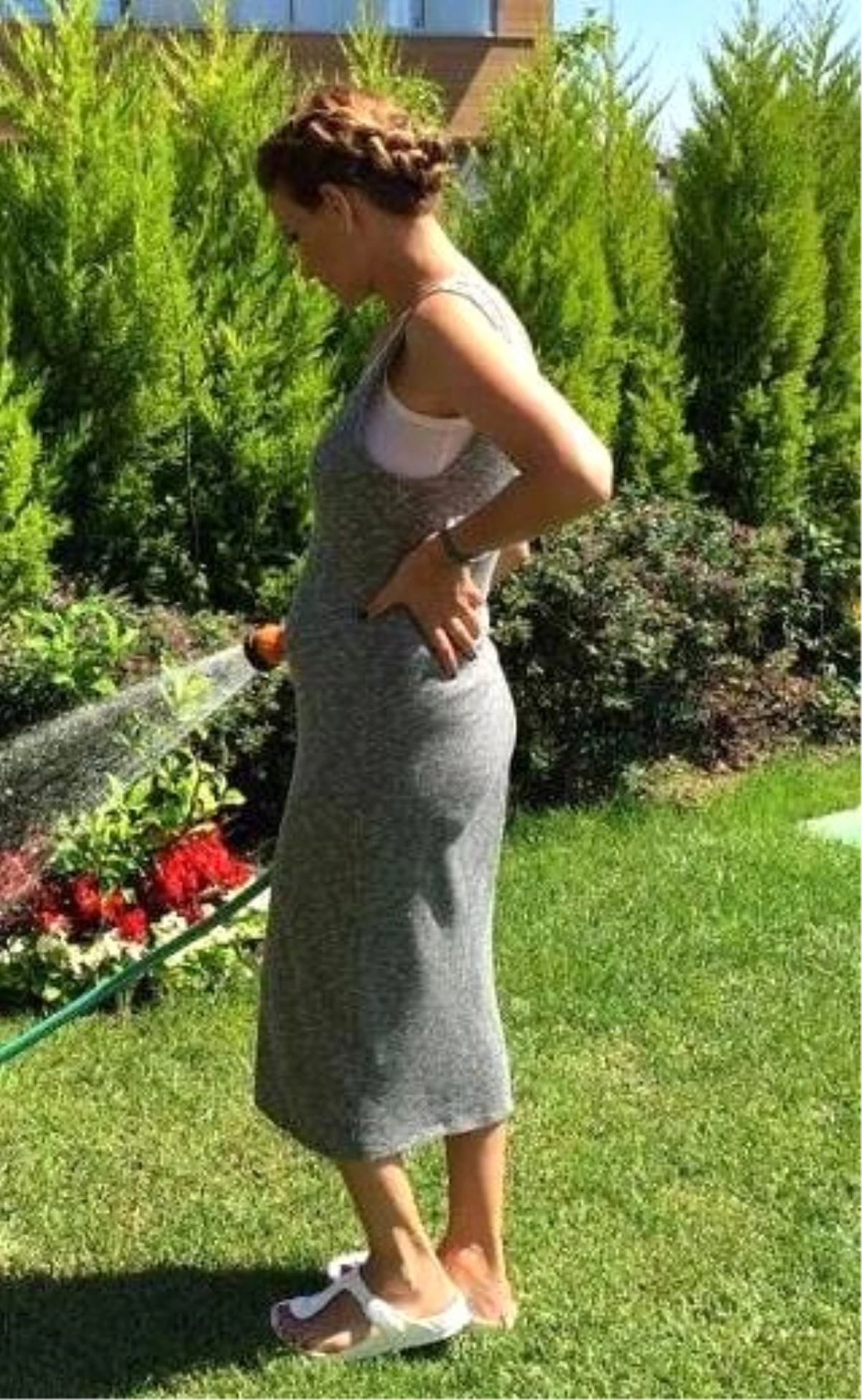 Esra Erol'dan İlk Hamilelik Pozu