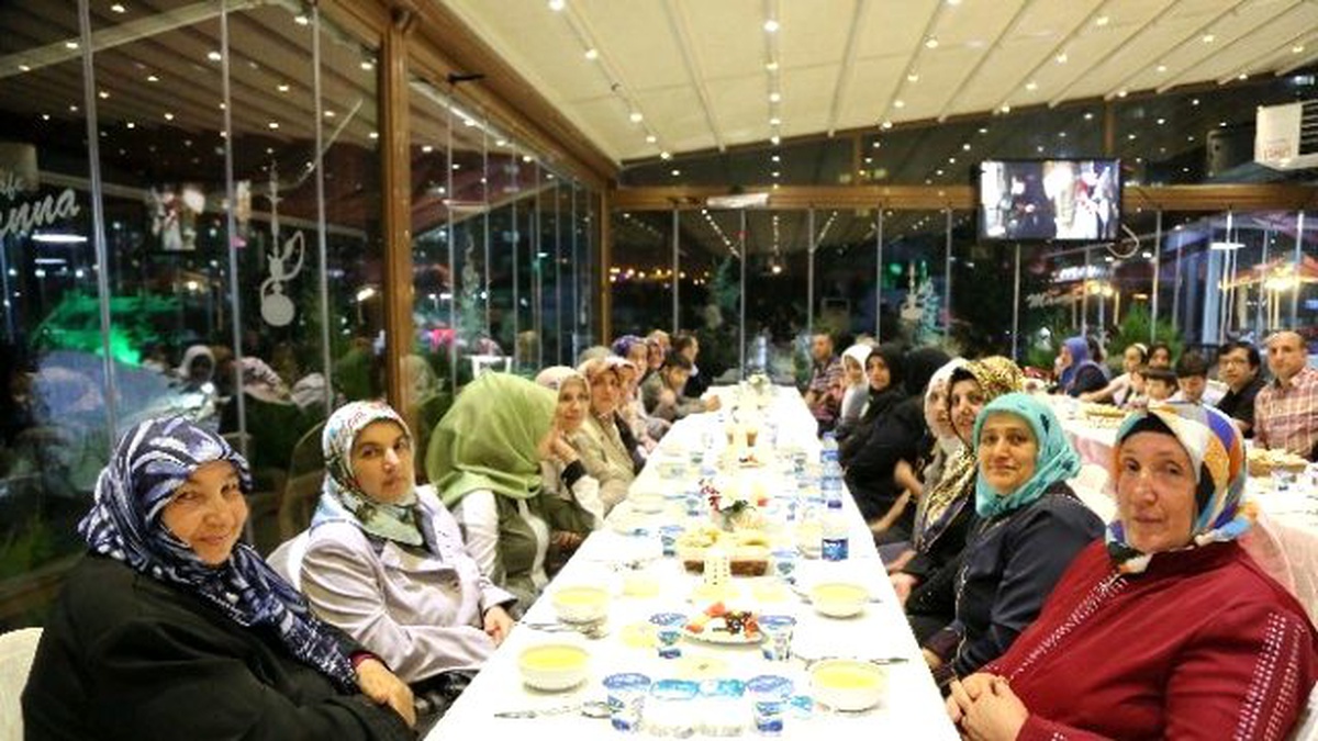 İlahiyatçı Döngeloğlu: "Ramazan Birbirimizi Yeniden Tanımaya Fırsat Veren Bir Aydır"