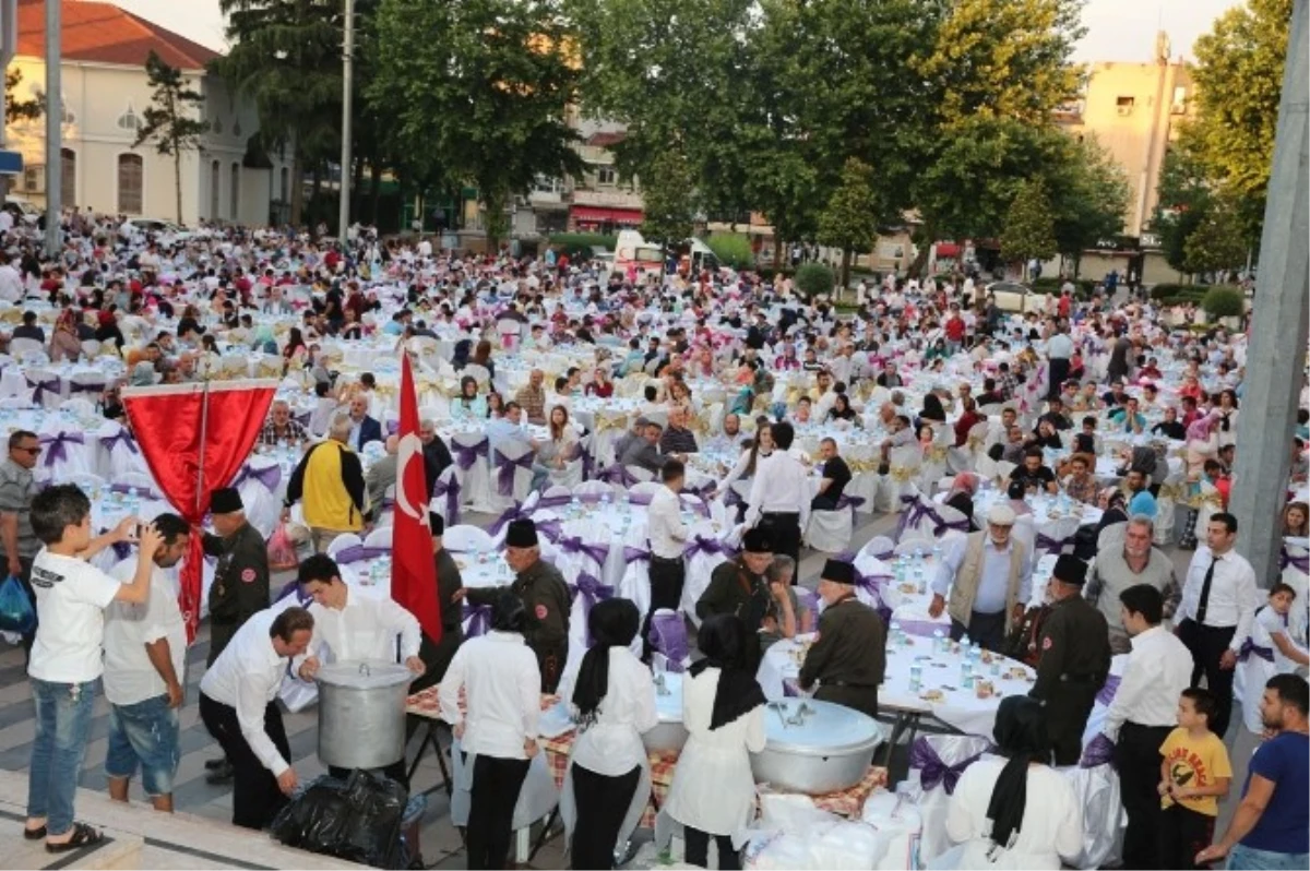 İlk "Halk İftarı" Kurtuluş Gününde Verildi