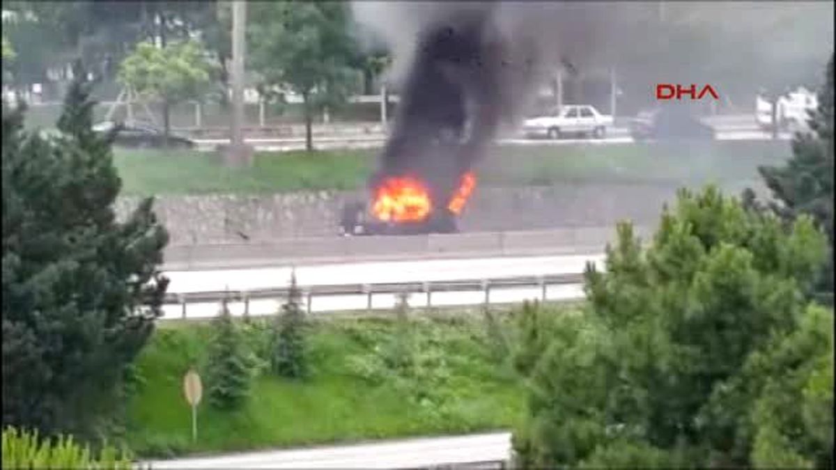 İzmit Lpg\'li Otomobil Alev Alev Yandı