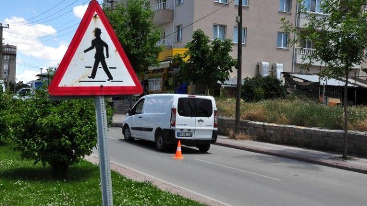 Karşıdan Karşıya Geçmek İsterken Canından Oldu