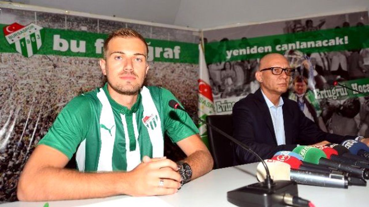 Mert Günok İmzayı Attı