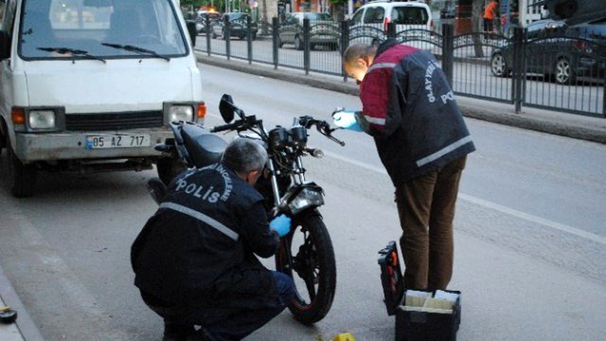 Motosikletin Çarptığı Yaşlı Adam Yaralandı