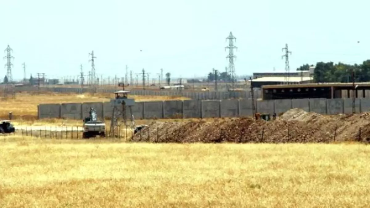 Nusaybin'de Suriye Sınırına Hendek Kazılıyor