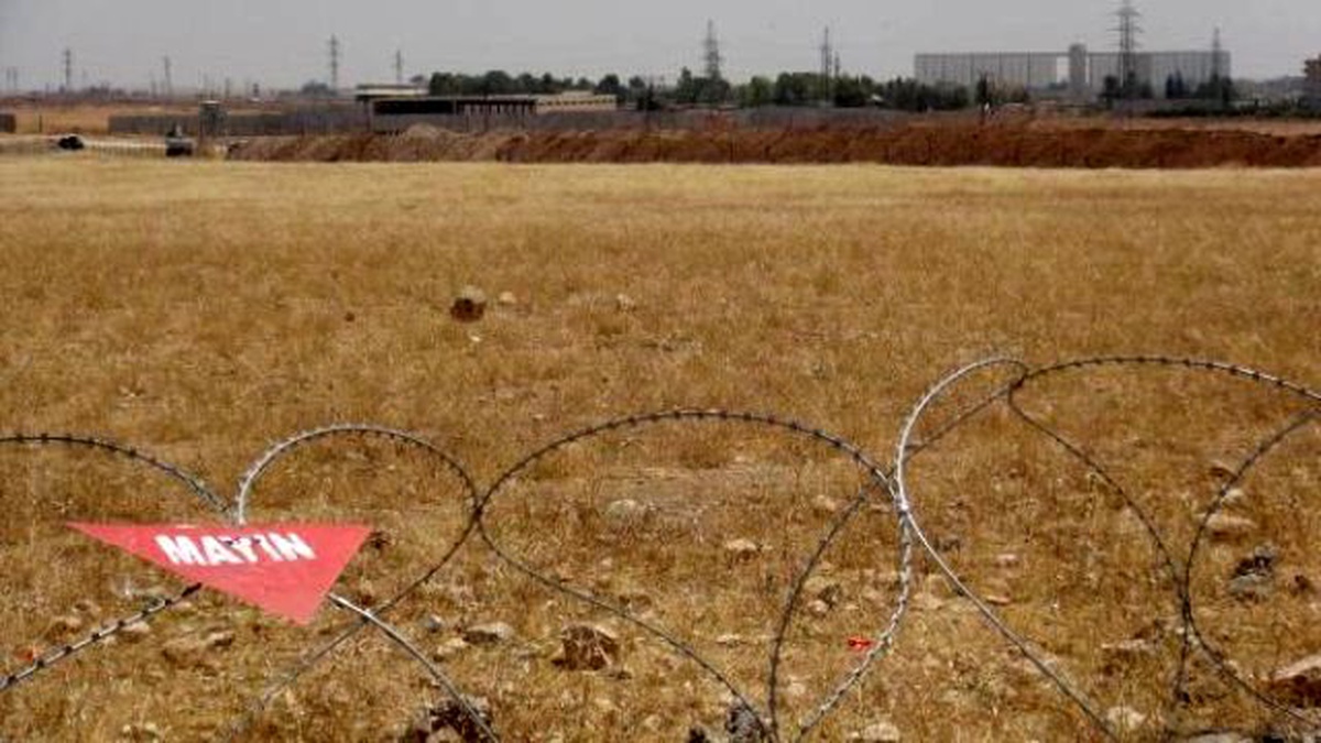 Nusaybin\'de Suriye Sınırına Hendek Kazılıyor