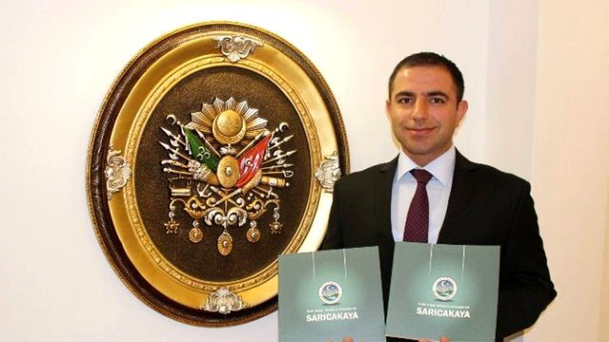 Sarıcakaya\'nın Kitabını Yazdı