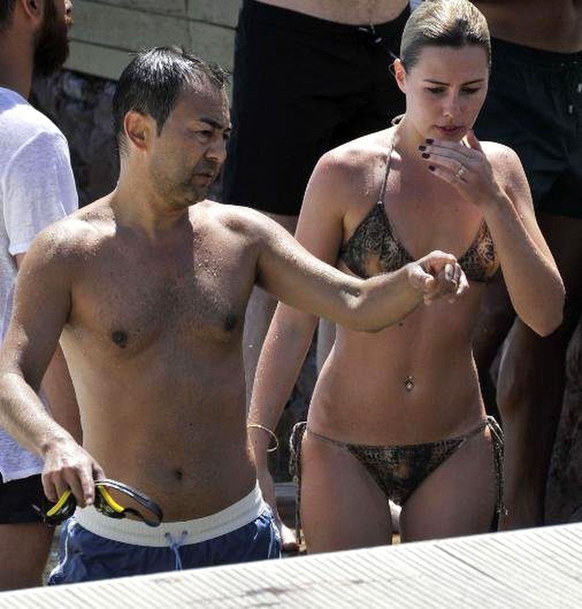 Serdar Ortaç'ın Eşi, Muhteşem Fiziği ile Plajın Gözdesi Oldu