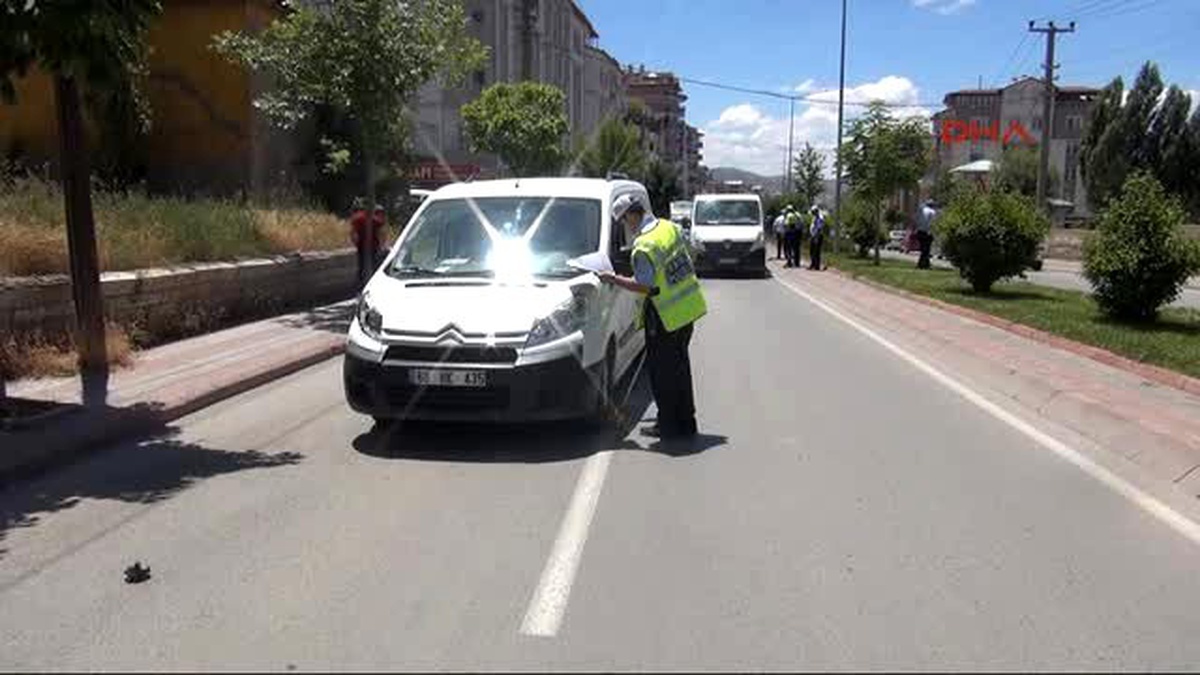 Sivas Hafif Ticari Aracın Çarptığı Kadın Öldü