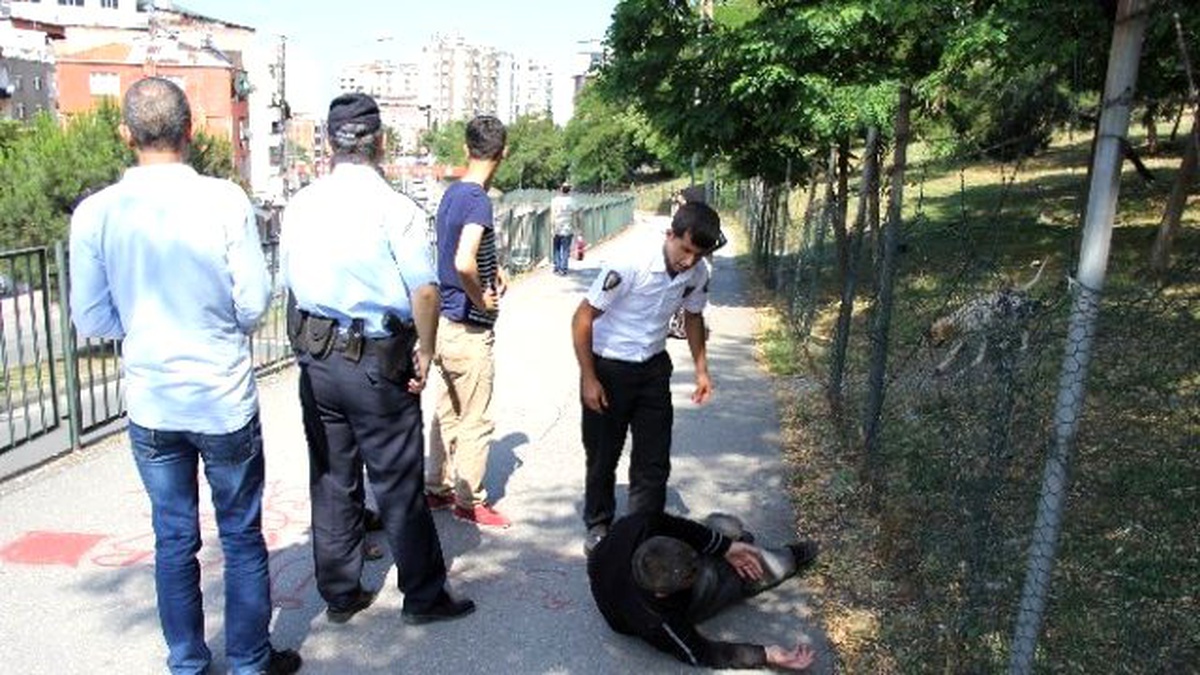 Tedavi İçin Zorla Götürüldüğü Hastaneden Kaçtı