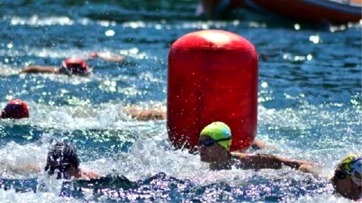 Türkiye Açık Su Yüzme Şampiyonası Foça\'da Yapıldı