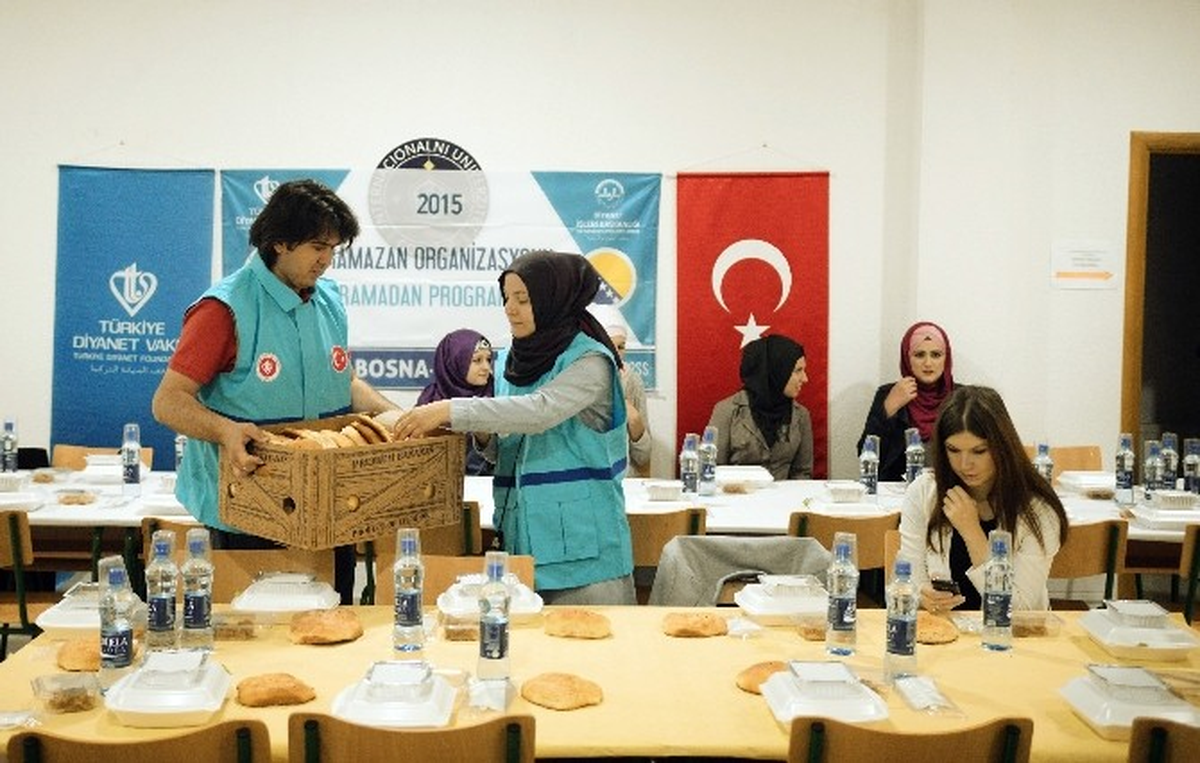 Türkiye Diyanet Vakfı Bosna\'da İyilik Sofrası Kurdu