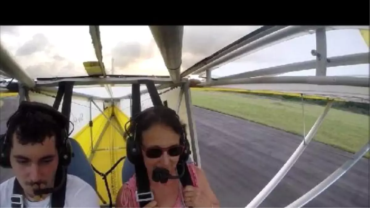 Uçağın Kanadına Giren Kedi Kalkıştan Sonra Fark Edildi