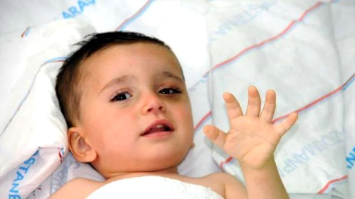 3\'üncü Kattan Düşen 2 Yaşındaki Mehmet Akif Hayata Tutundu