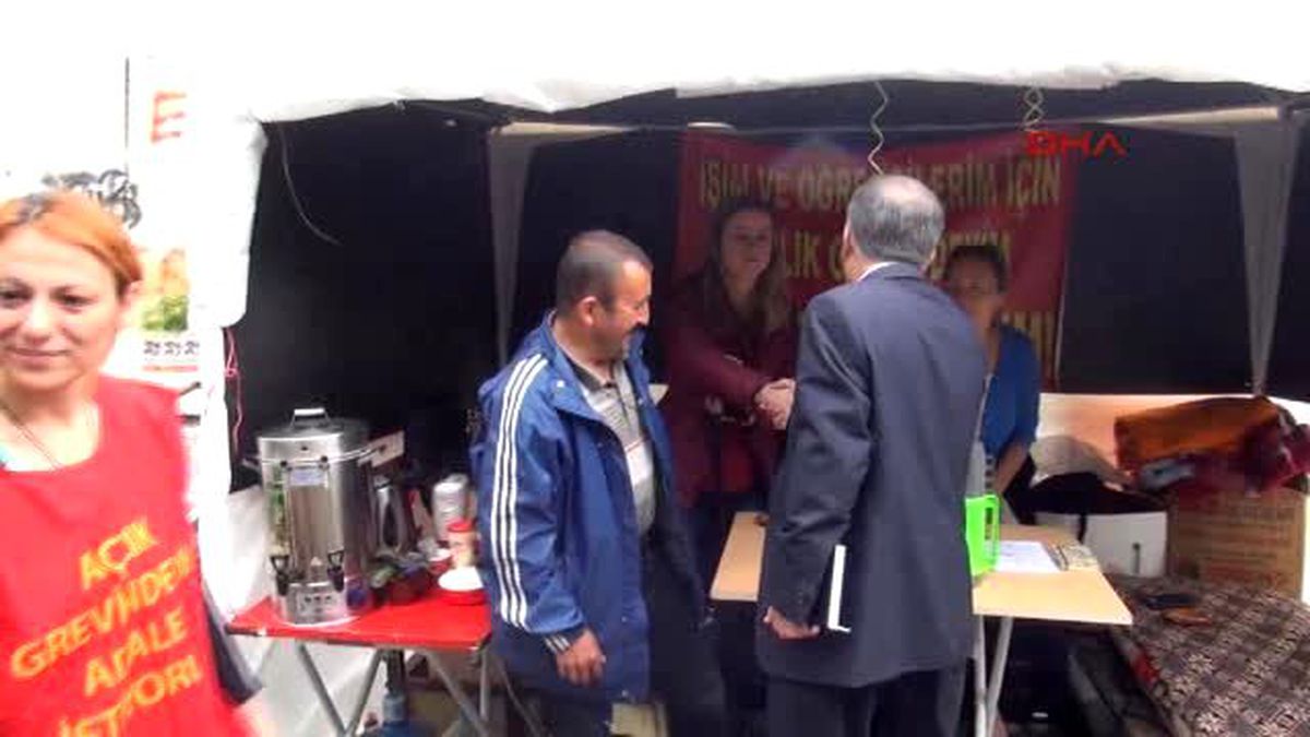 Açlık Grevindeki Öğretmene Eğitim-Sen\'den Destek