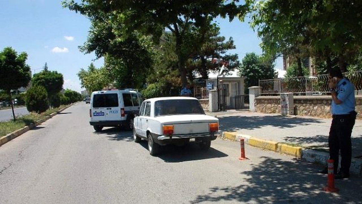 Adıyaman\'da Plakasız Otomobil Polisi Harekete Geçirdi