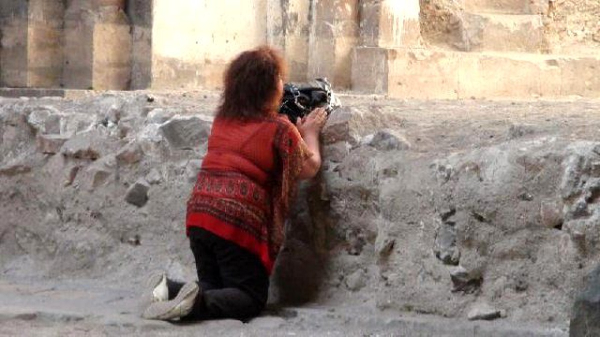 Ani Harabeleri\'nde Ermeni Turistin Duasına, Ezanlı Karşılık