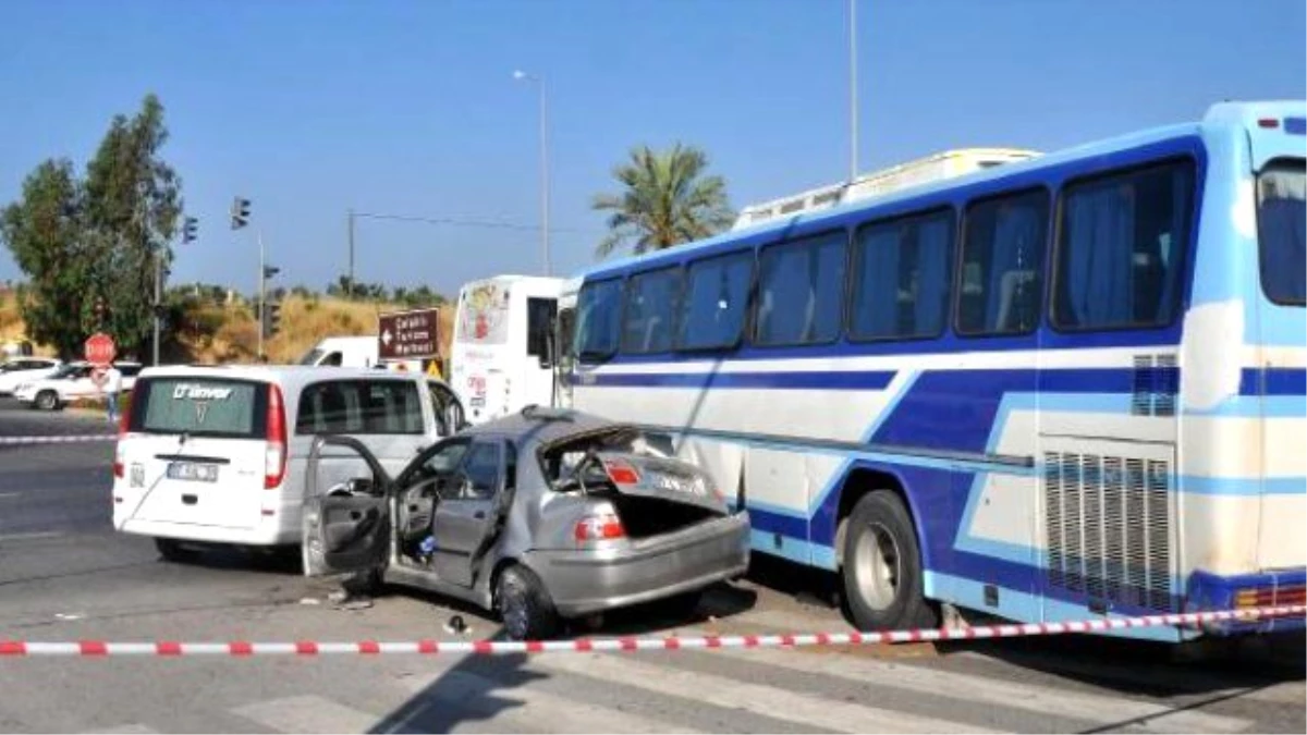 Antalya\'da Zincirleme Kaza: 1 Ölü, 2 Yaralı