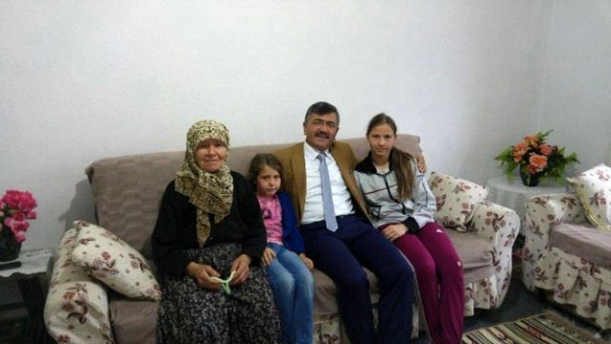 Belediye Başkanı Akdoğan\'dan Çat Kapı Ziyaret