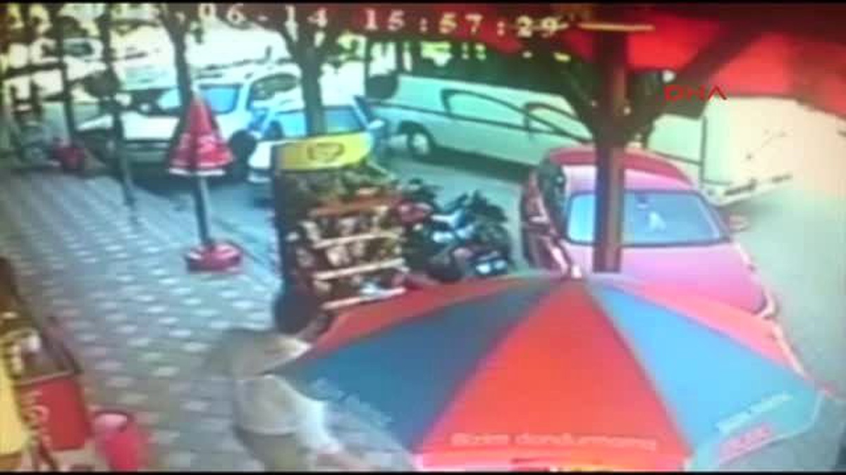 Bilecik Frenleri Boşalan Midibüs 4 Otomobile Çarparak Durdu