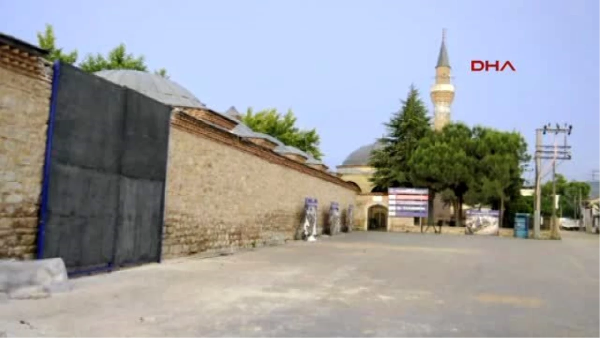 Bursa 5 Asırlık Külliyenin Restorasyonu İçin Duvarı Yıkılarak Kapı Açıldı