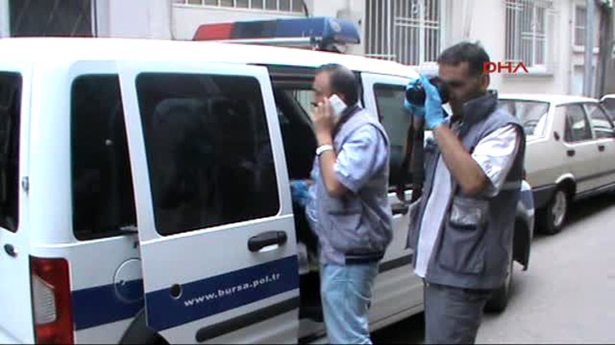 Bursa\'da Kapıları Açık Unutulan Arabadan 18 Bin Dolar Çalındı