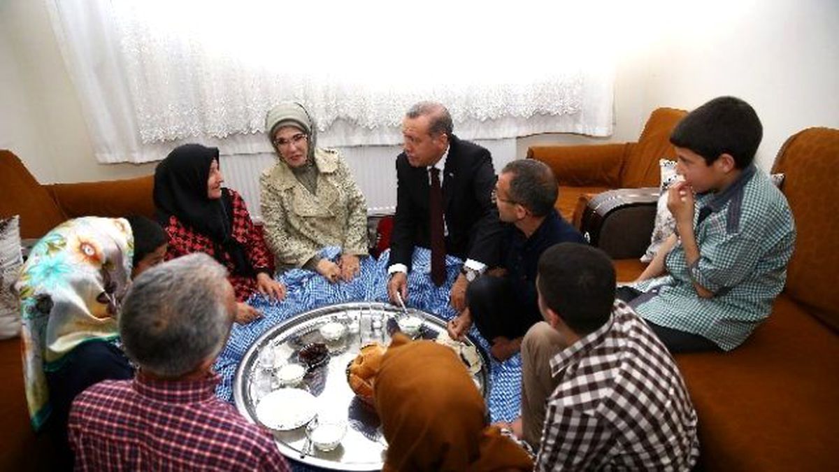 Cumhurbaşkanı Erdoğan\'dan Sürpriz İftar Ziyareti