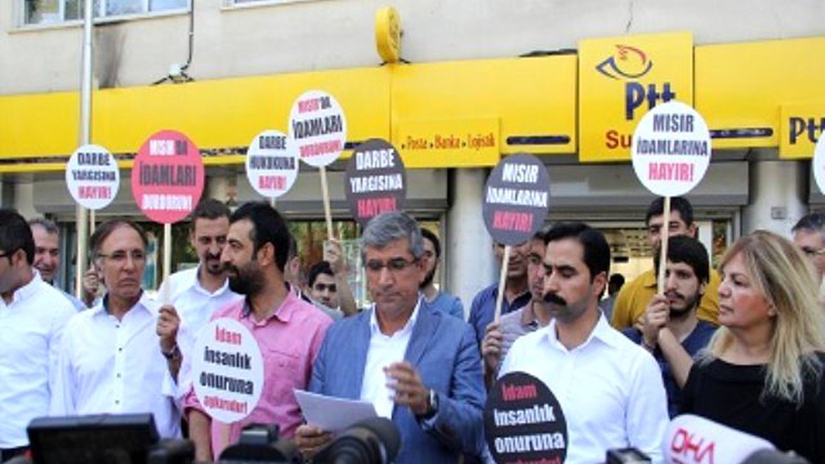 Diyarbakırlı Avukatlardan Mursi\'ye Destek