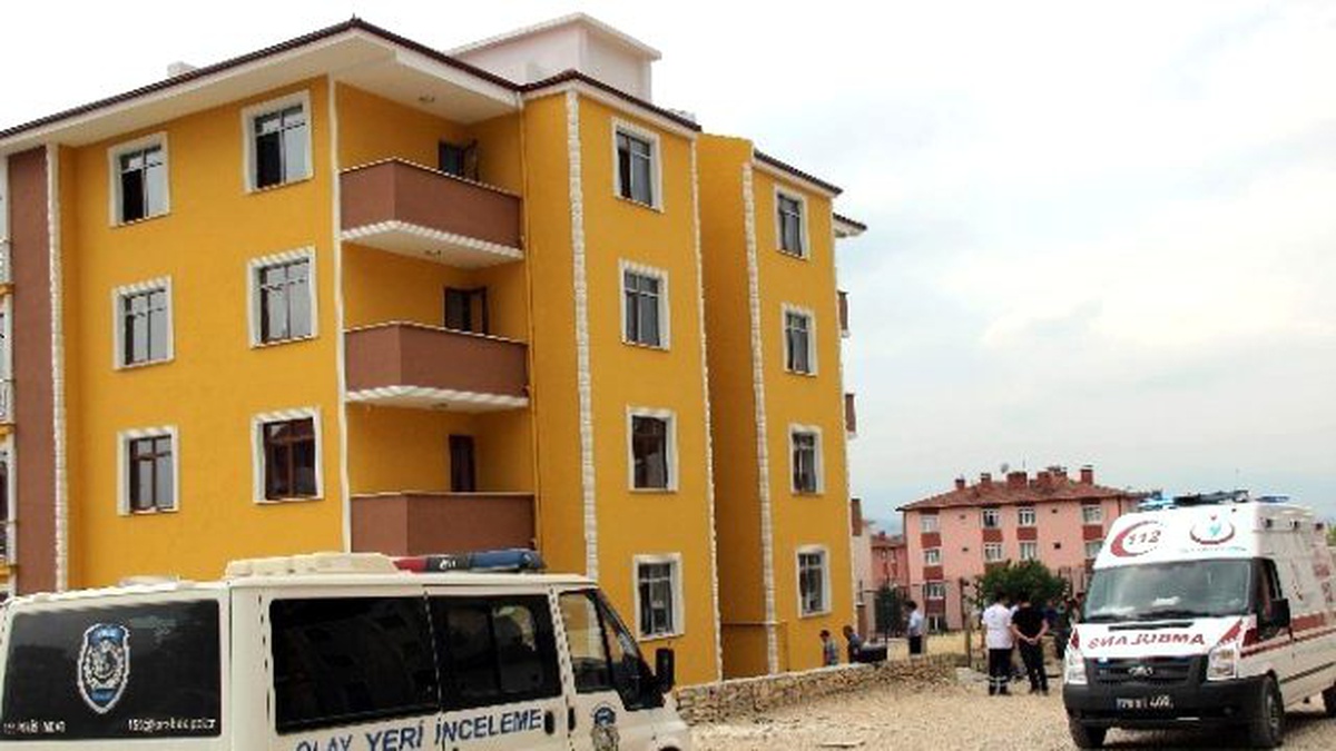 Duvar ile Asansör Arasında Sıkışan İşçi Hayatını Kaybetti